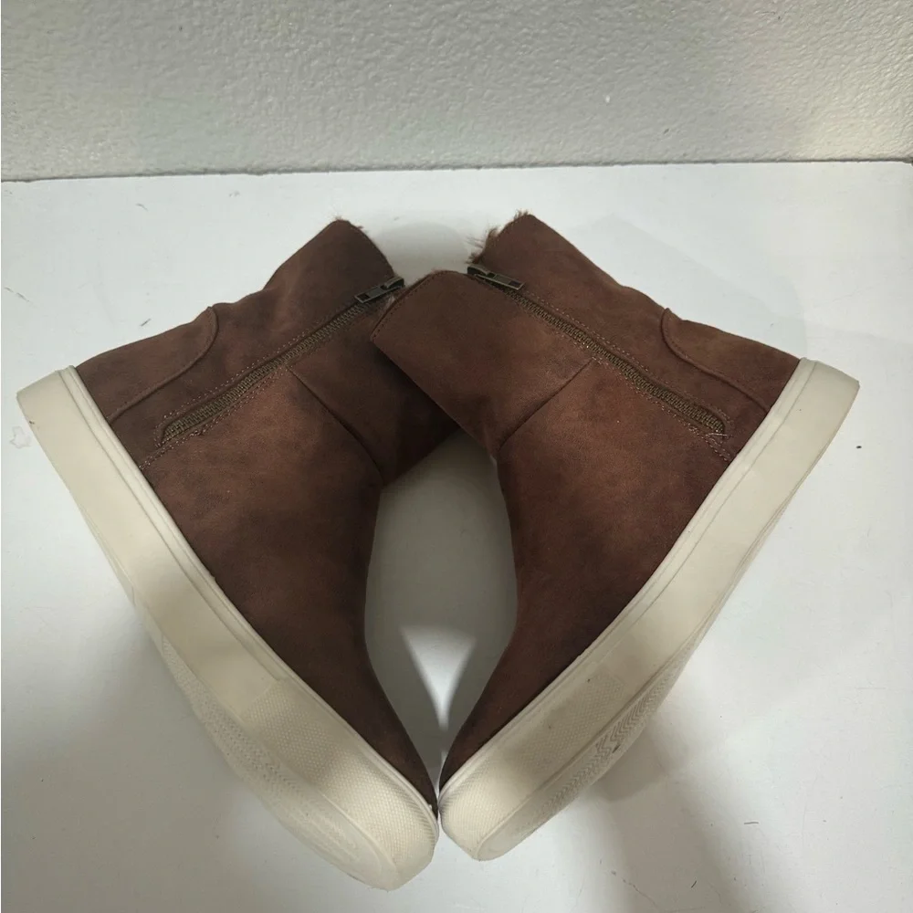 VERY G woman's tan plusher boots size 9.5